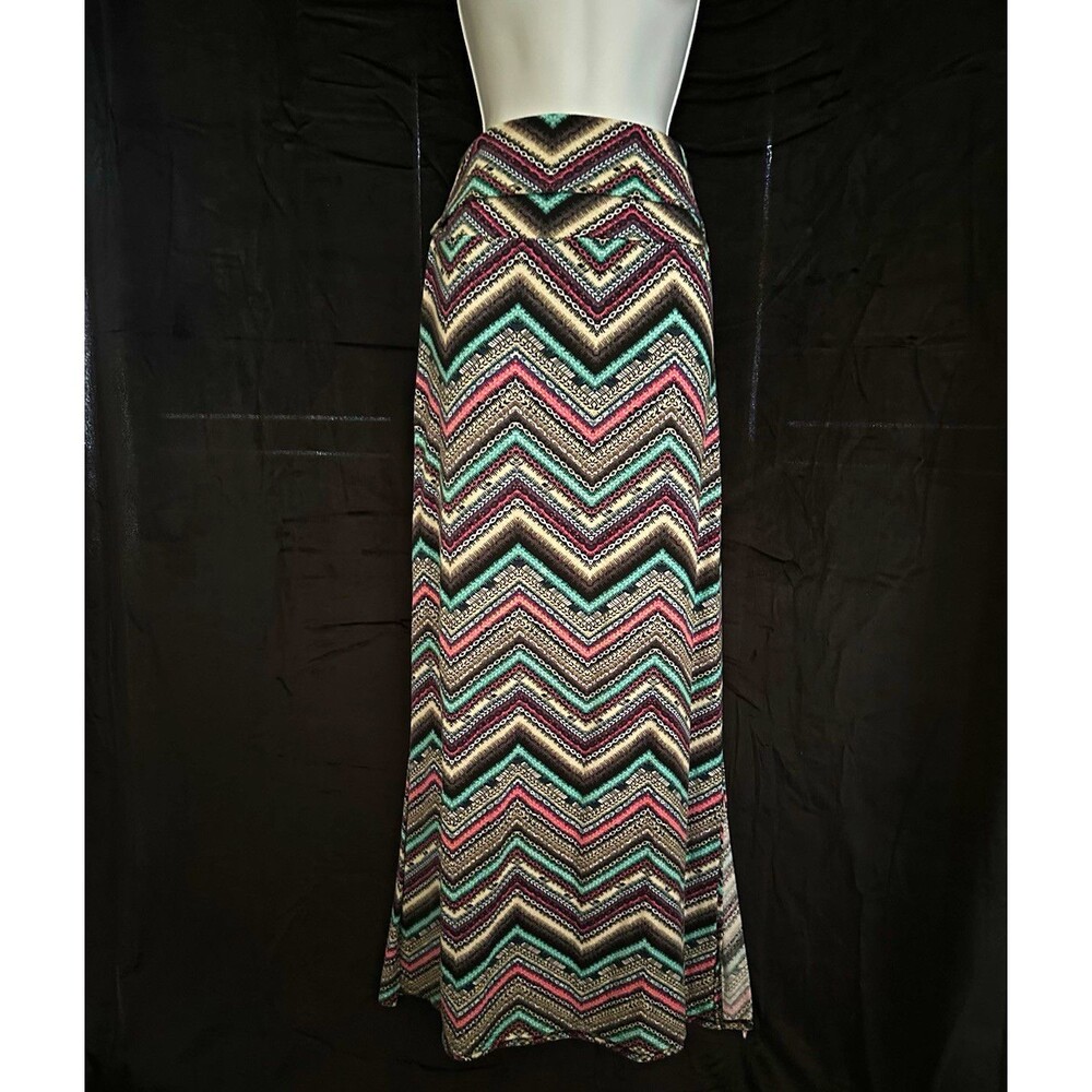 Women’s Multicolor Chevron Zigzag Pattern Long Maxi Skirt, Regular Size Type